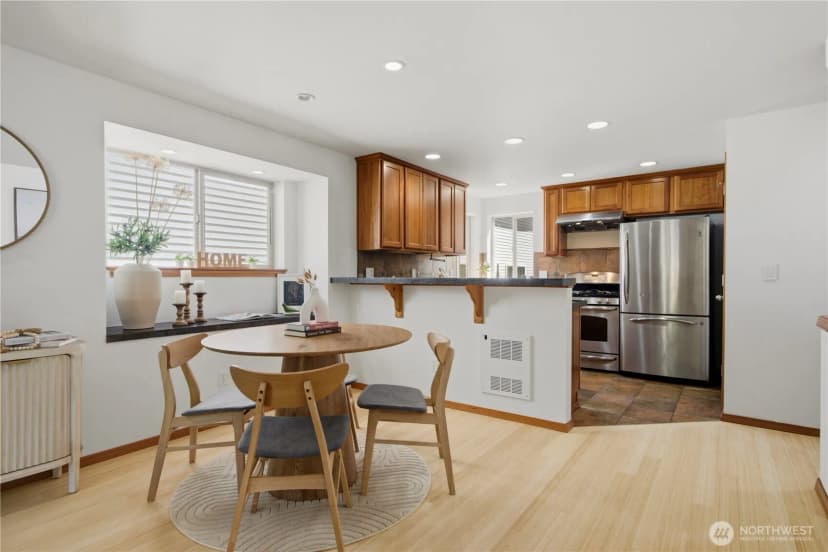Property photo for 12316 33rd Avenue Ne #c, Seattle photo 8