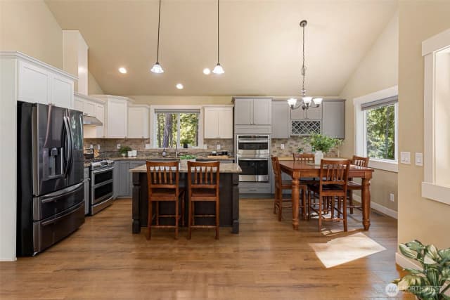 Property photo for 7981 Se Mossy Pond Court, Olalla photo 3