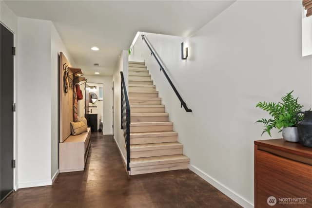 Property photo for 6534 42nd Avenue Sw #b, Seattle photo 3