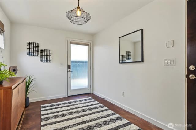 Property photo for 6534 42nd Avenue Sw #b, Seattle photo 2
