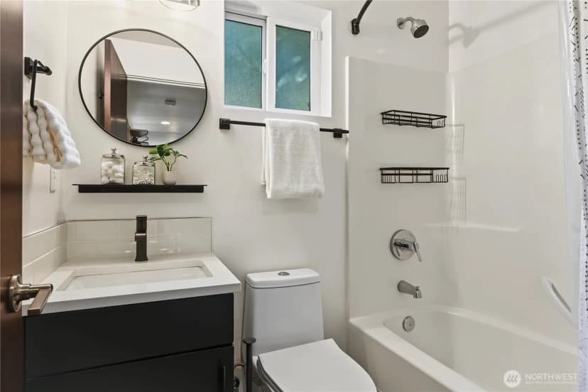 Property photo for 6534 42nd Avenue Sw #b, Seattle photo 4