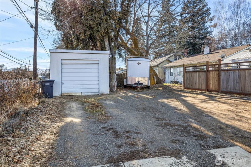Property photo for 401 S 17th Avenue, Yakima photo 37