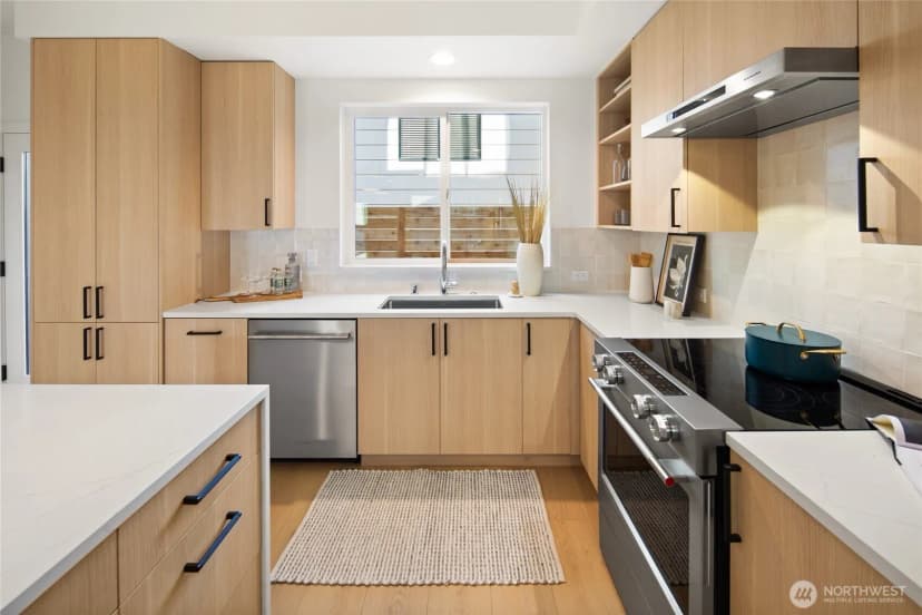 Property photo for 2013 A Nw 64th Street, Seattle photo 9
