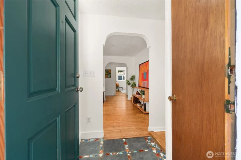 Property photo for 8627 9th Avenue Sw, Seattle photo 3