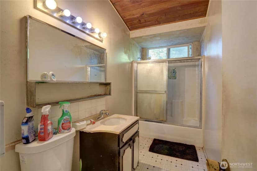 Property photo for 1242 Ne 169th Street, Shoreline photo 6