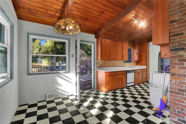 Property photo for 1242 Ne 169th Street, Shoreline photo 5