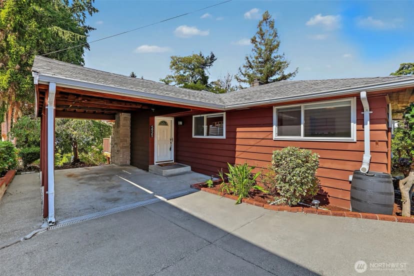 Property photo for 5925 48th Avenue S, Seattle photo 3