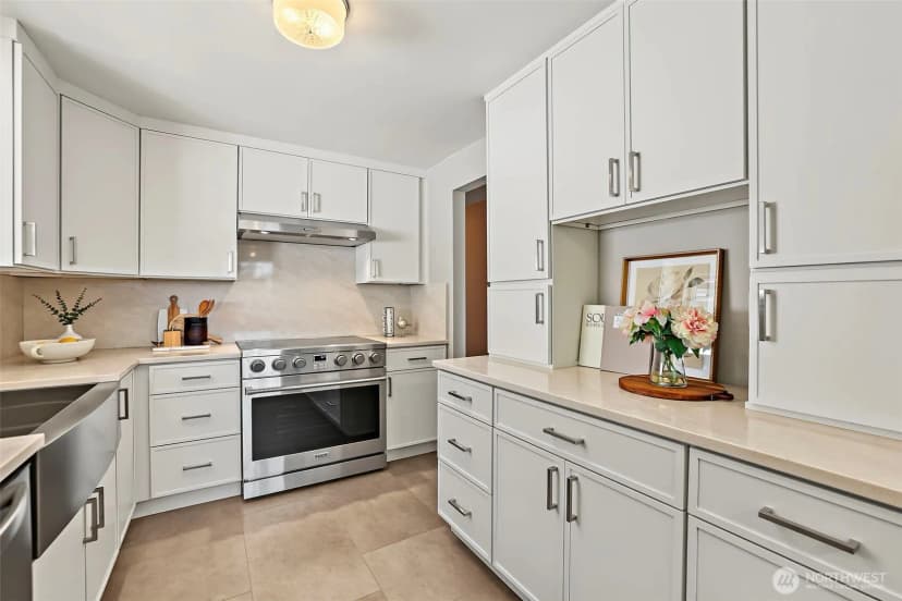 Property photo for 5925 48th Avenue S, Seattle photo 10