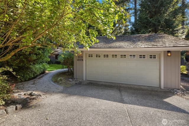 Property photo for 8539 Se 79th Place, Mercer Island photo 2