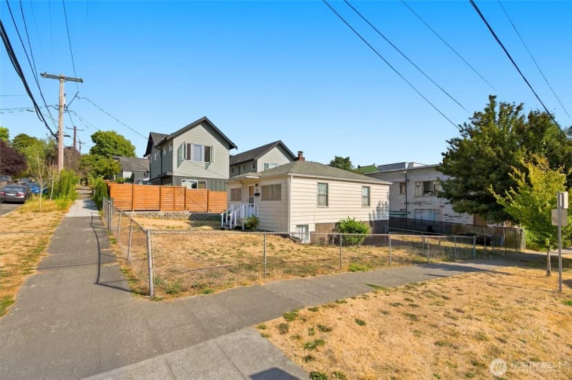Property photo for 1403 E Alder Street, Seattle photo 3