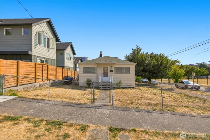 Property photo for 1403 E Alder Street, Seattle photo 5