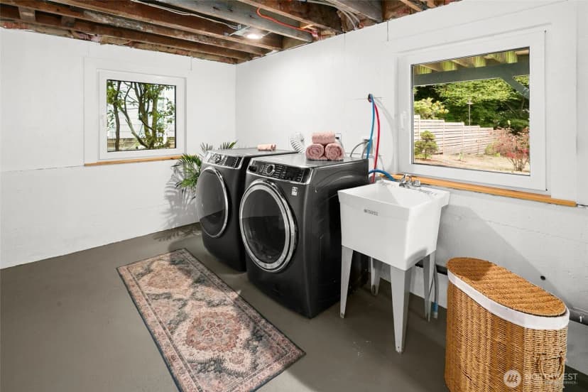 Property photo for 9219 5th Avenue Ne, Seattle photo 14