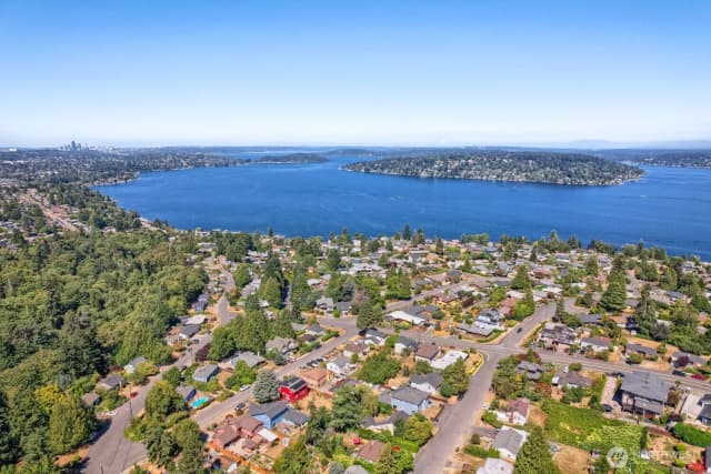 Property photo for 10808 Lake Ridge Drive S, Seattle photo 4