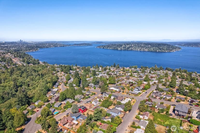 Property photo for 10808 Lake Ridge Drive S, Seattle photo 4