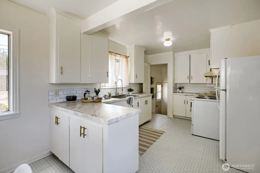 Property photo for 10808 Lake Ridge Drive S, Seattle photo 10