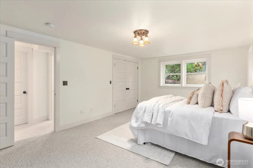 Property photo for 4918 Greenwood Avenue N, Seattle photo 13