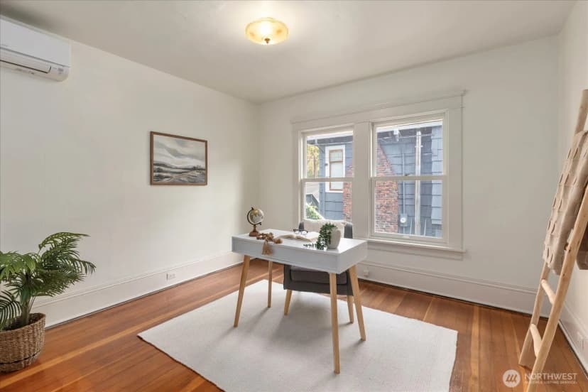 Property photo for 4918 Greenwood Avenue N, Seattle photo 11