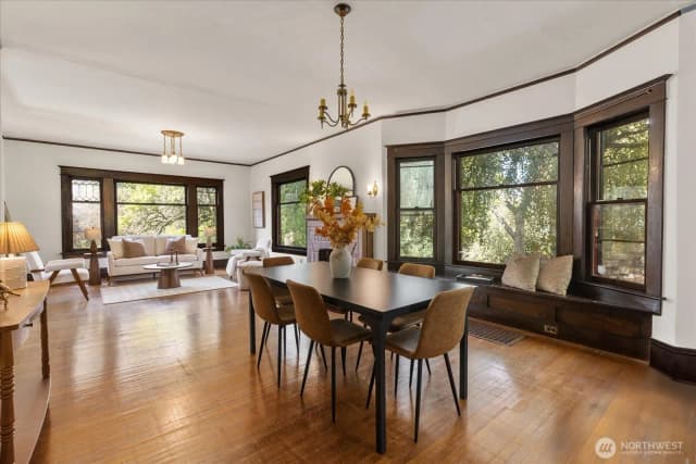 Property photo for 4918 Greenwood Avenue N, Seattle photo 3