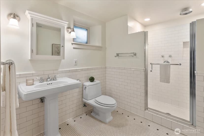 Property photo for 4918 Greenwood Avenue N, Seattle photo 14