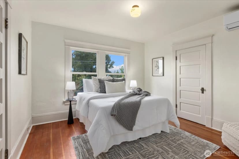 Property photo for 4918 Greenwood Avenue N, Seattle photo 7