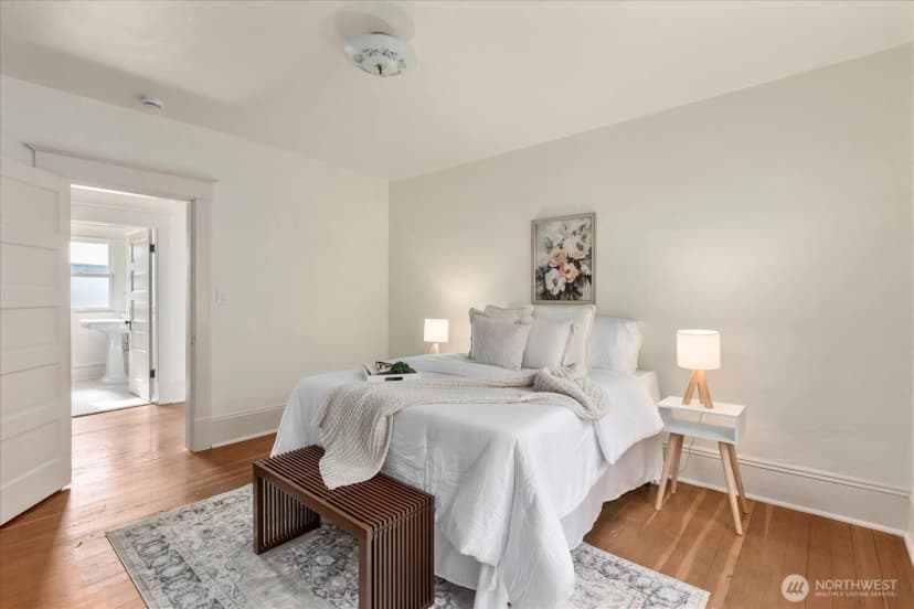 Property photo for 4918 Greenwood Avenue N, Seattle photo 9