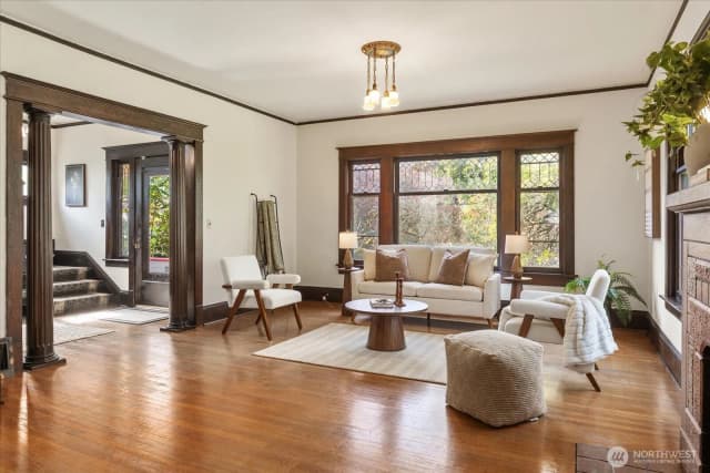 Property photo for 4918 Greenwood Avenue N, Seattle photo 2