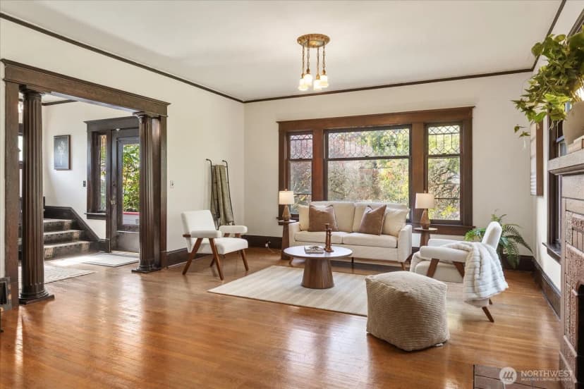Property photo for 4918 Greenwood Avenue N, Seattle photo 2