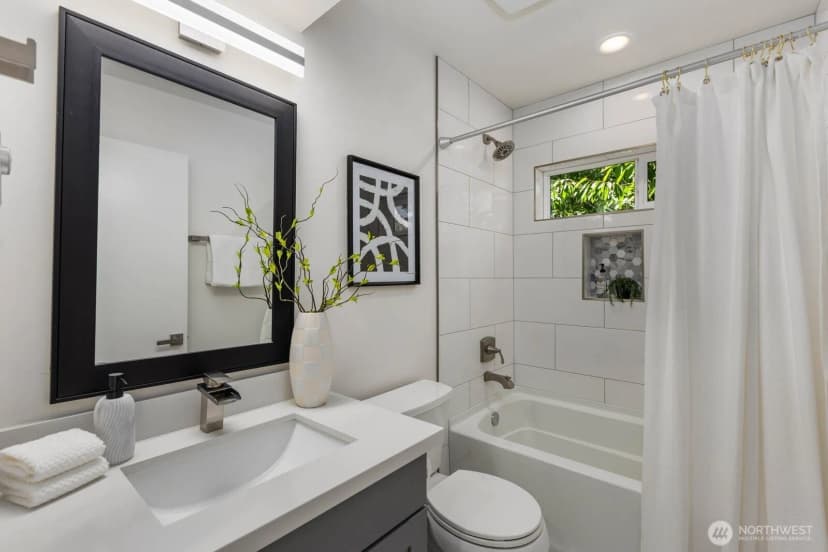 Property photo for 10240 40th Avenue Sw #a, Seattle photo 17