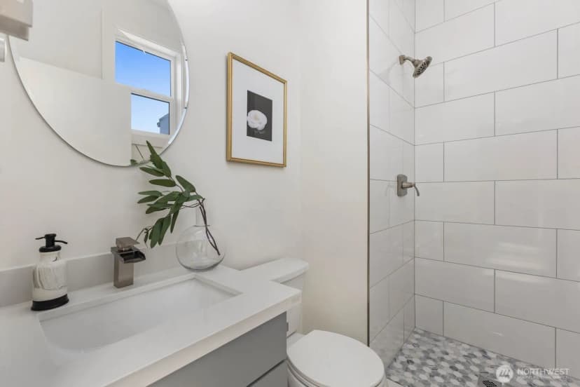 Property photo for 10240 40th Avenue Sw #a, Seattle photo 24