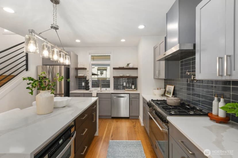 Property photo for 10240 40th Avenue Sw #a, Seattle photo 14