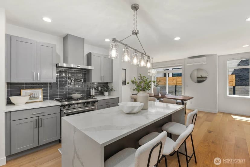 Property photo for 10240 40th Avenue Sw #a, Seattle photo 11