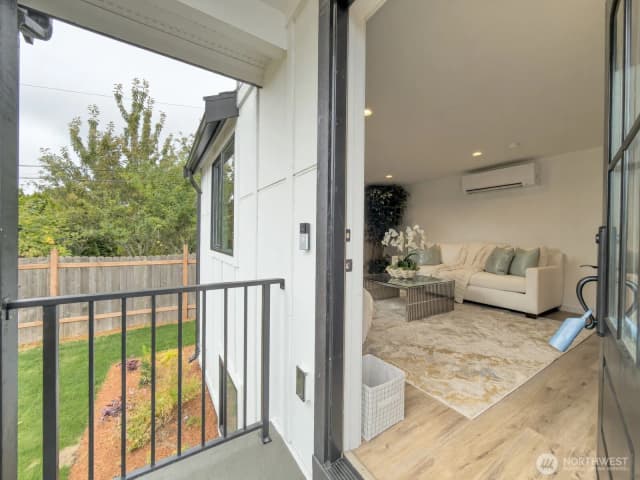 Property photo for 5402 20th Avenue S, Seattle photo 4