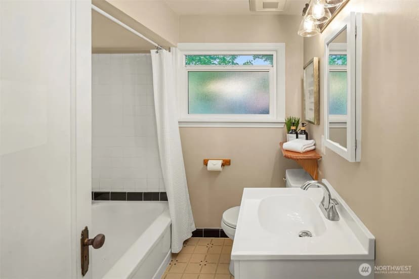 Property photo for 7812 Stone Avenue N, Seattle photo 11