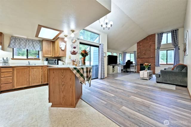 Property photo for 7601 Colony Court Ne, Bremerton photo 3
