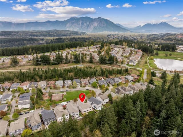 Property photo for 6701 W Crest View Loop Se, Snoqualmie photo 4