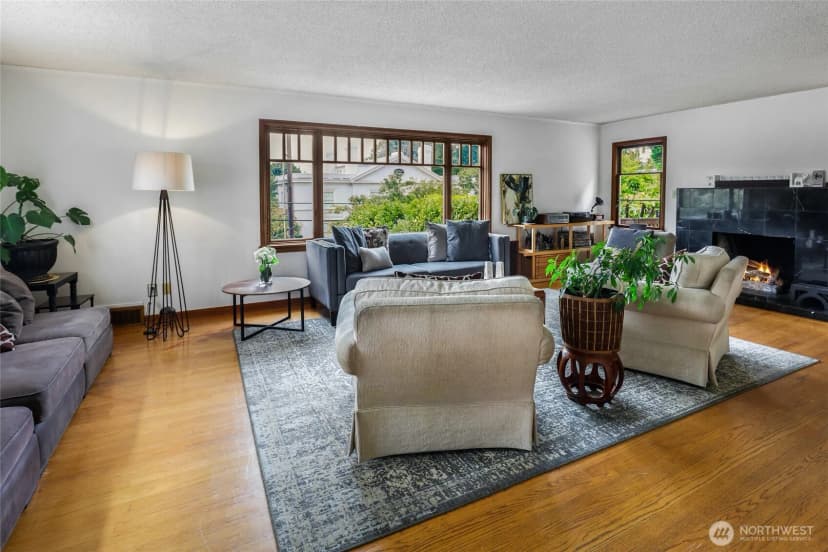 Property photo for 916 Harvard Avenue E, Seattle photo 4