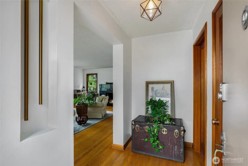 Property photo for 916 Harvard Avenue E, Seattle photo 3