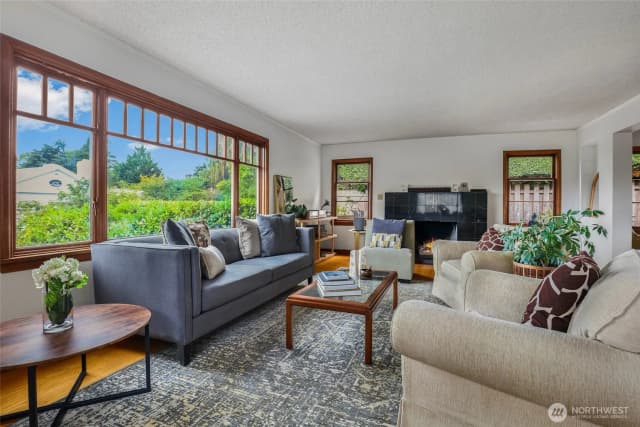Property photo for 916 Harvard Avenue E, Seattle photo 5