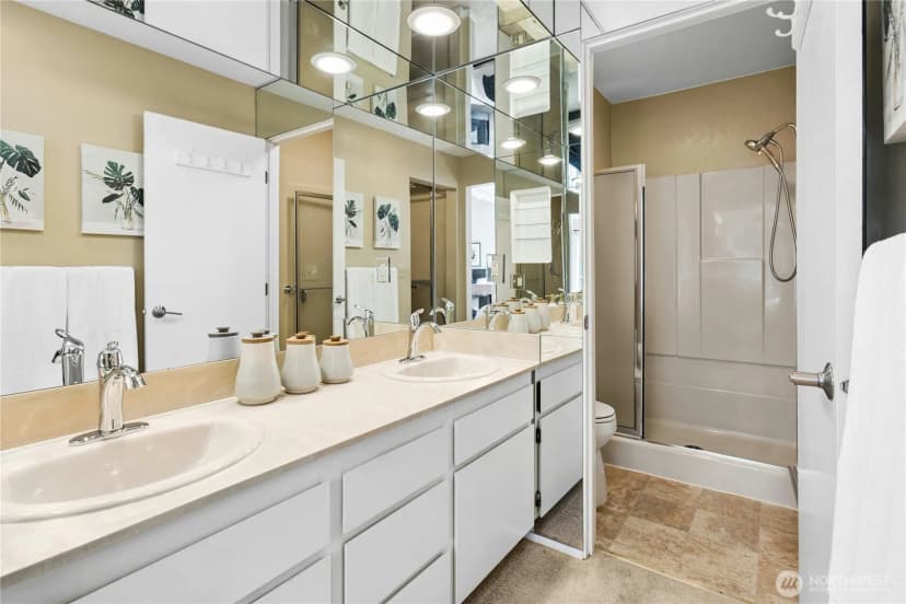 Property photo for 6 Lake Bellevue Drive #209, Bellevue photo 24