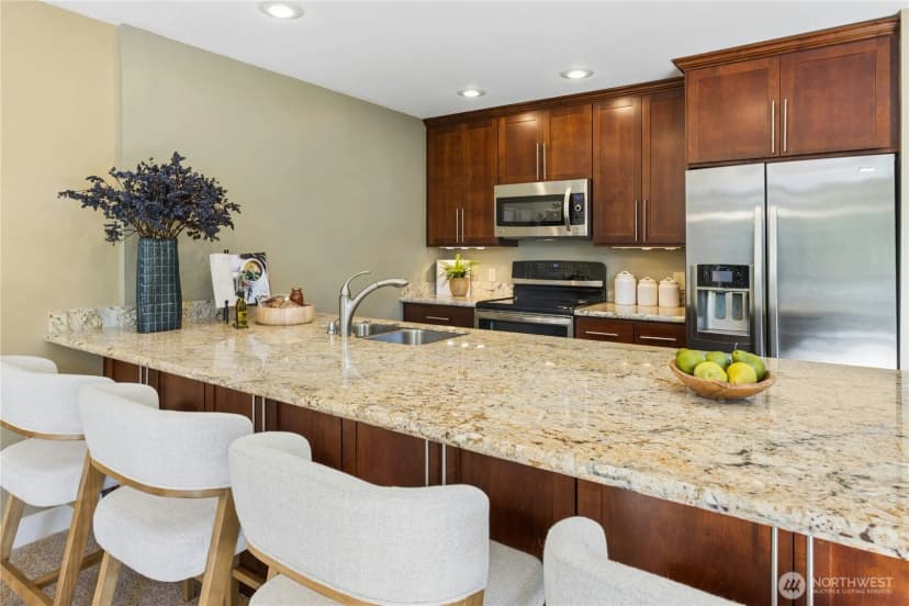 Property photo for 6 Lake Bellevue Drive #209, Bellevue photo 11