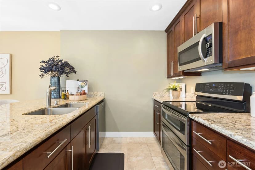 Property photo for 6 Lake Bellevue Drive #209, Bellevue photo 12