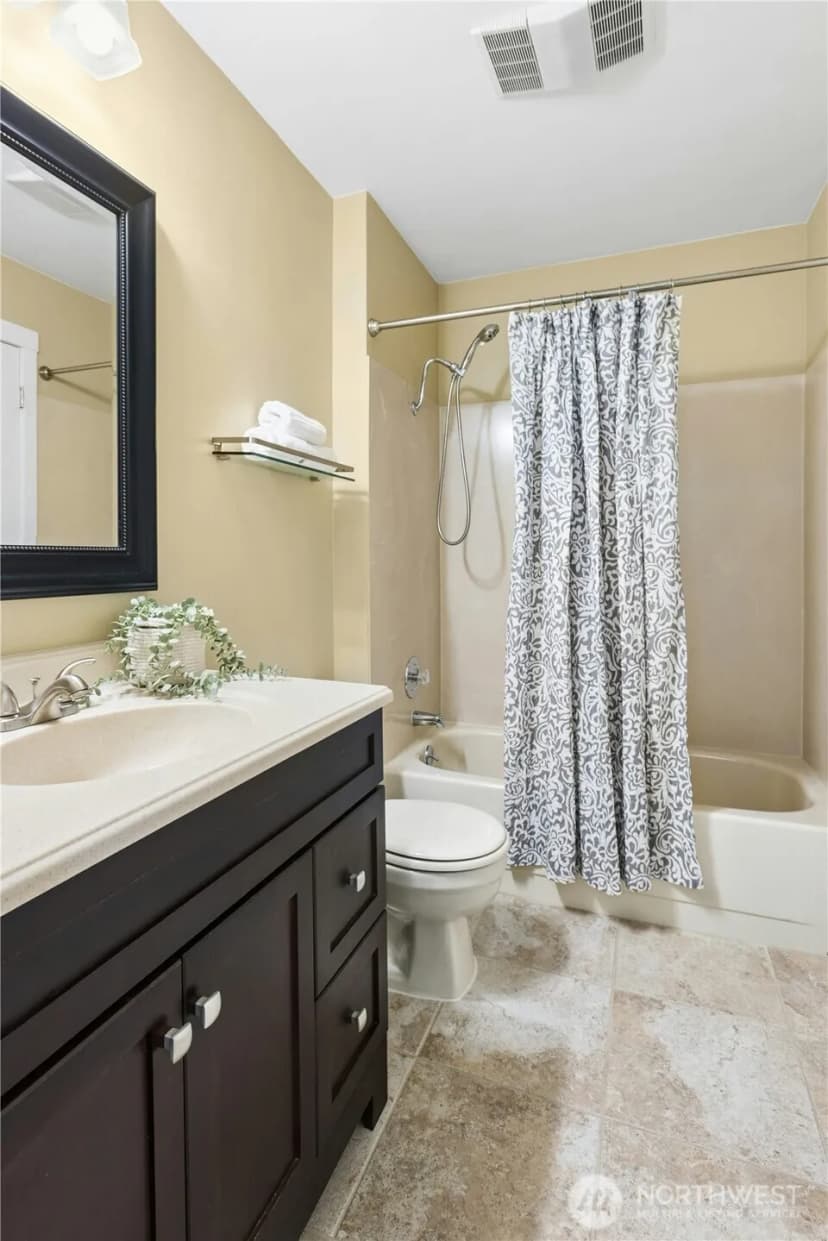 Property photo for 6 Lake Bellevue Drive #209, Bellevue photo 18