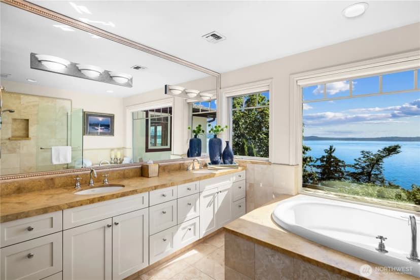 Property photo for 2555 Magnolia Boulevard W, Seattle photo 18