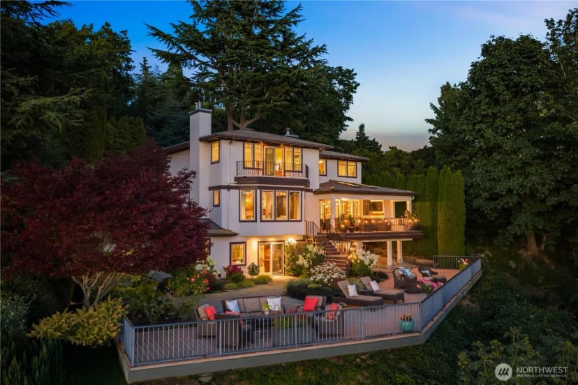 Property photo for 2555 Magnolia Boulevard W, Seattle photo 2