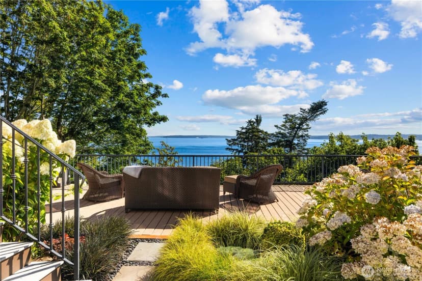 Property photo for 2555 Magnolia Boulevard W, Seattle photo 24
