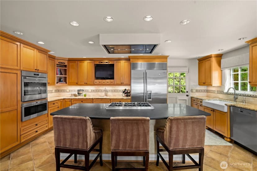 Property photo for 2555 Magnolia Boulevard W, Seattle photo 12