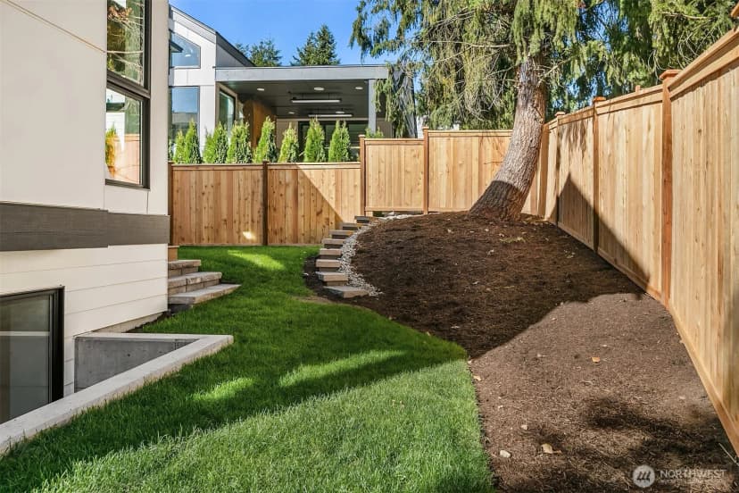 Property photo for 11217 Ne 103rd Place, Kirkland photo 32