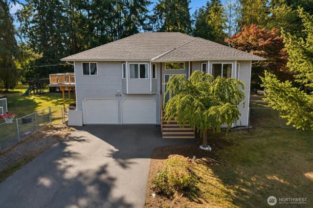 Property photo for 1908 Oak Road, Lynnwood