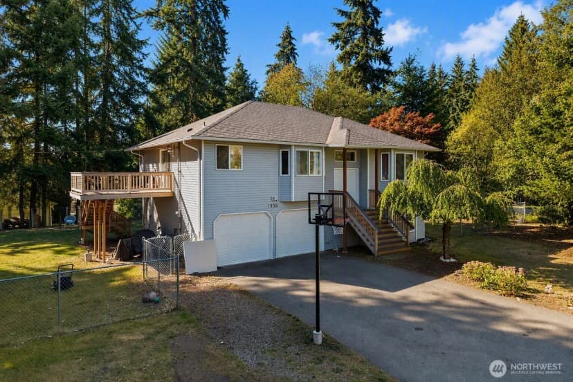 Property photo for 1908 Oak Road, Lynnwood photo 2