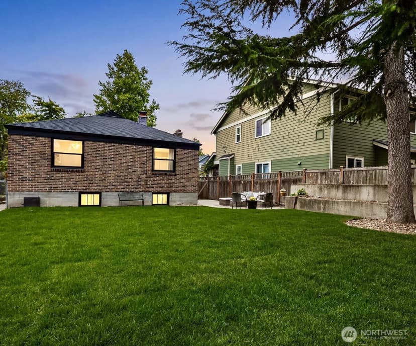 Property photo for 4706 48th Avenue Ne, Seattle photo 26